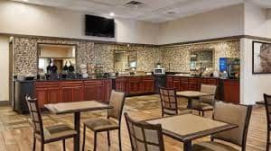 Best Western Plus Milwaukee Airport Hotel and Conference Center - Image 3